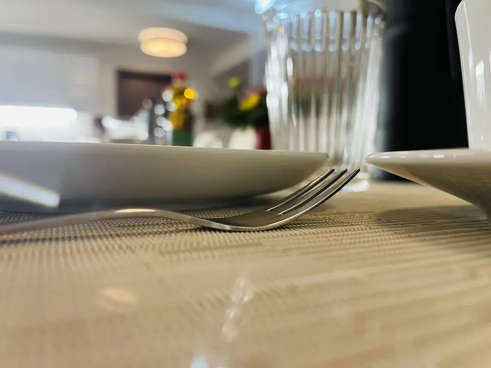 Liebevoll gedeckter Tisch